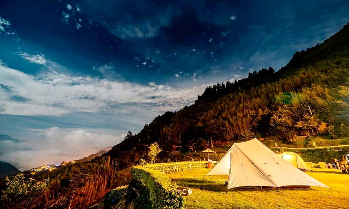 桃園拉拉山「芘雅尚露營區」飽覽自然天光，擁有四季美景山巒