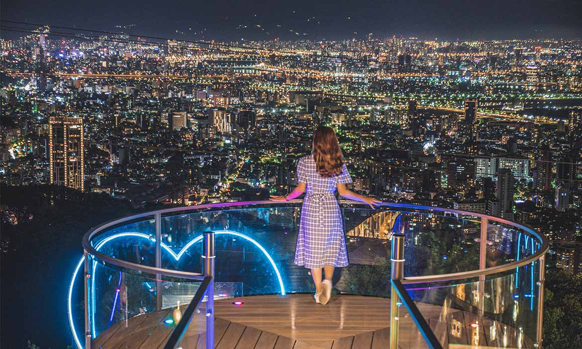 台北士林璀璨夜景「草山夜未眠」，在陽明山上凝望著城市的燈海 