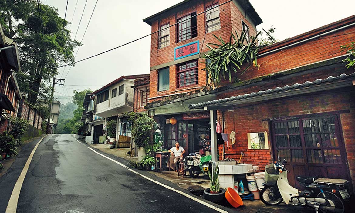 一趟柑仔店之旅，兜起地方的風土與歷史，回味人情滿溢的美好年代
