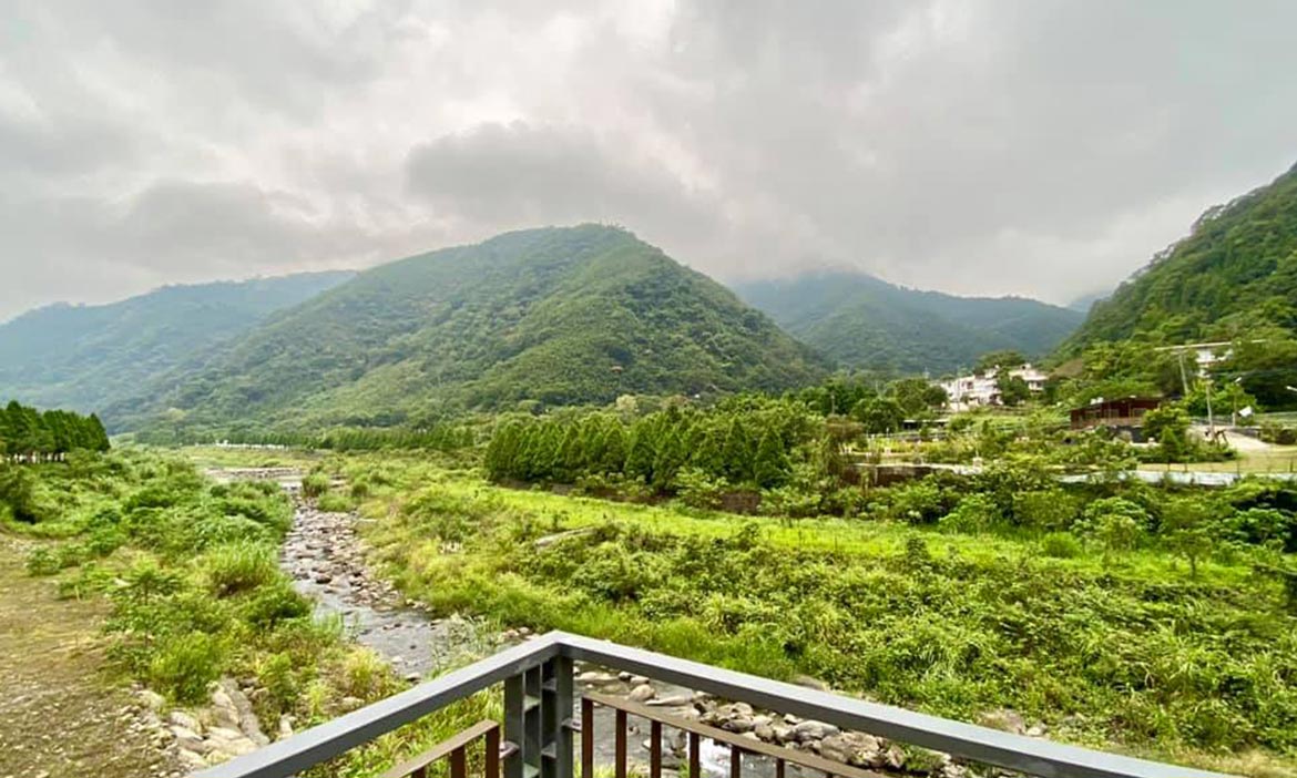 那羅溪畔的泰雅仙境 新竹尖石那羅部落，在山中逛市集、走步道、尋苦花