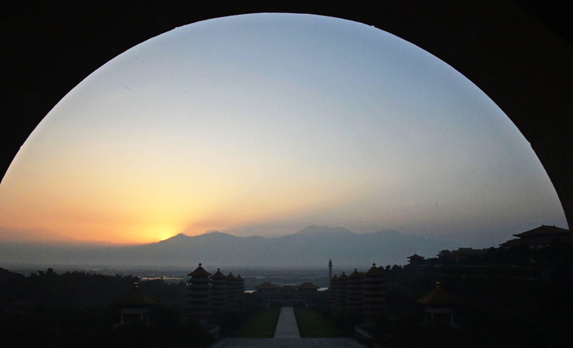 高雄佛陀紀念館心的旅程 一趟最具挑戰性的背包旅行，嘗試啟動心輪，讓自己與自己分開