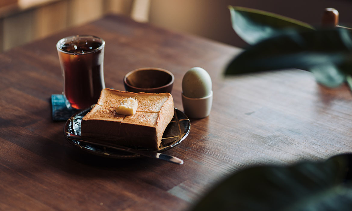 台北迪化街老宅「COFE喫茶」的風味重組實驗，茶巧克力與經典早餐一吃難忘