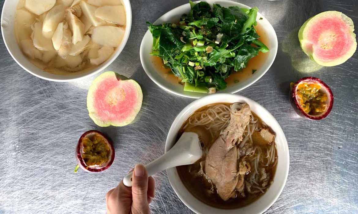 餐車上山開菜 精選台北陽明山三款神秘美味，野菜饅頭、古早味焢肉飯，再來碗麻油雞