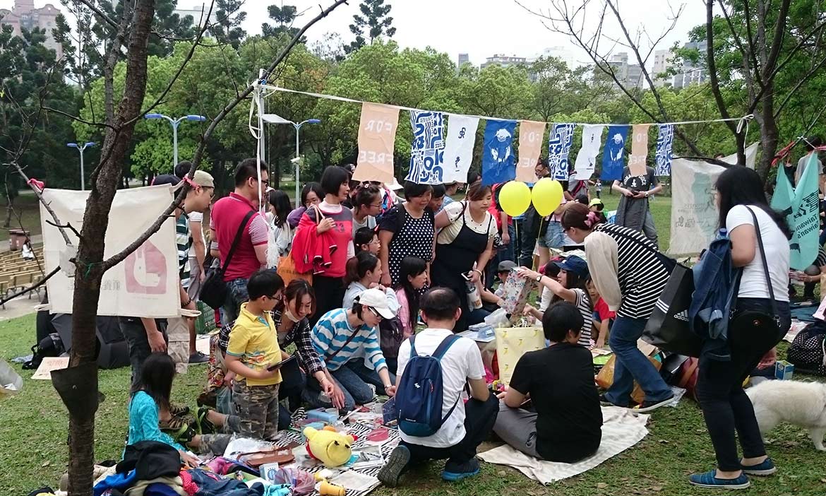 白象野曝計劃 讓物品物盡其用，大安森林公園裡展開友誼與分享的野餐盛會