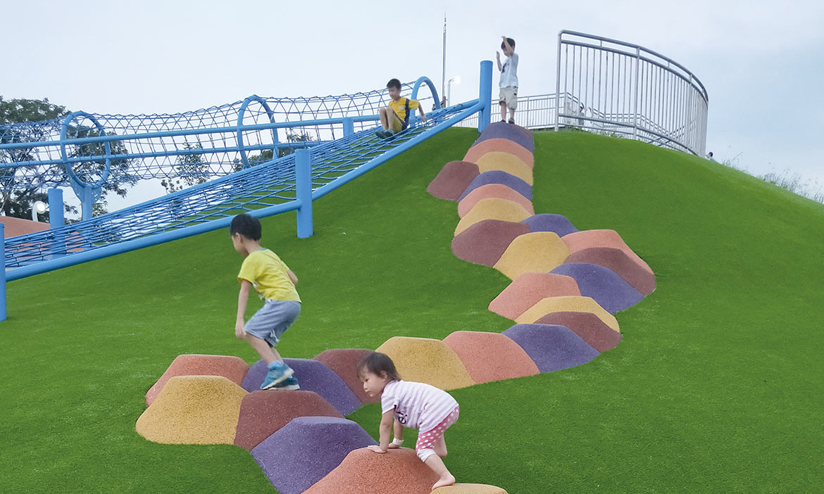 新北最強遊戲場「中和員山公園」 攀岩、滑草坡、磨石滑梯，在五星級遊戲山丘大放電