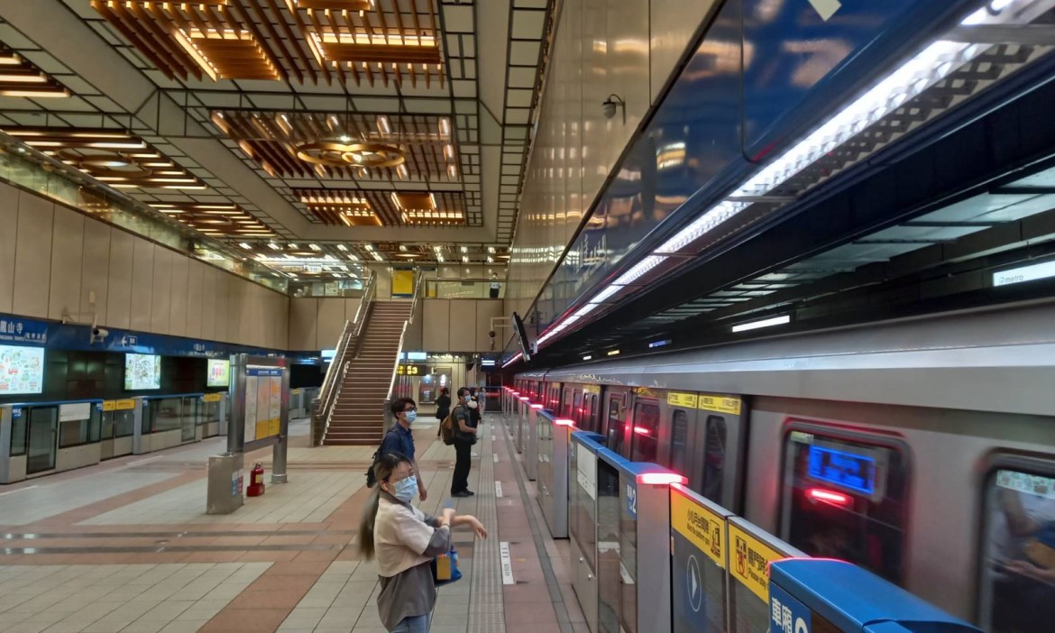 台北捷運、公車防疫，5/23起推簡訊實聯制QR-Code，使用電子票證旅客儘速記名
