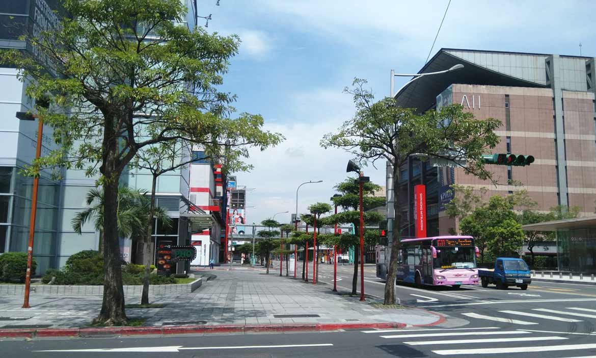 全台三級警戒管制再延長至6/28，各級學校停止到校上課至暑假