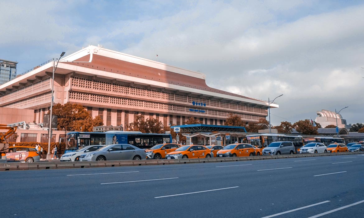 交通部紓困4.0方案懶人包 近半補助觀光產業，旅宿業者、計程車、遊覽車、導遊領隊補助申請條件與方式總整理