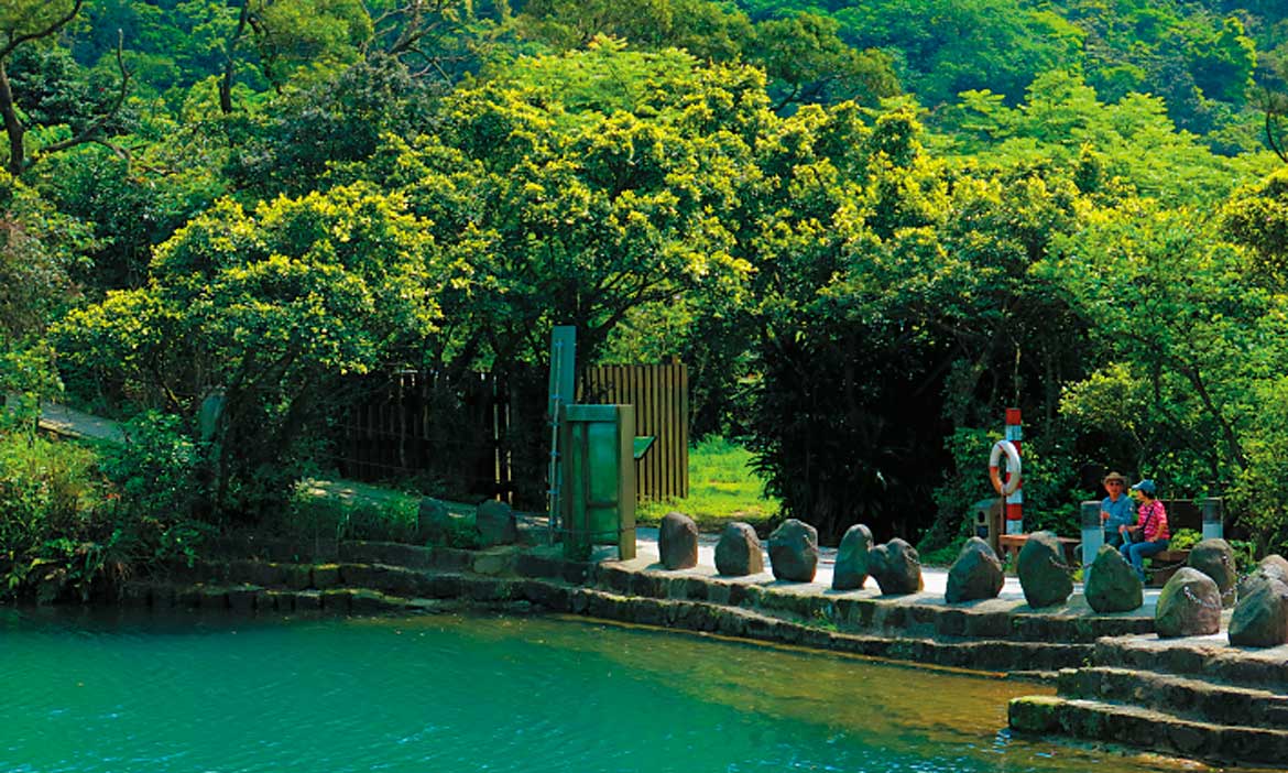 基隆秘境情人湖公園，城市喧囂完全遠離，外國旅人眼中意料之外的感受