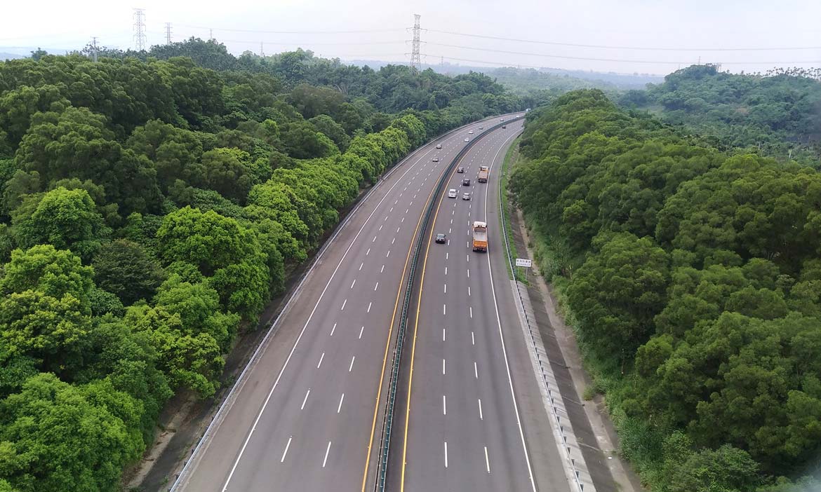 端午連假國道採嚴格匝道儀控，服務區賣場關閉，僅開放加油站與廁所