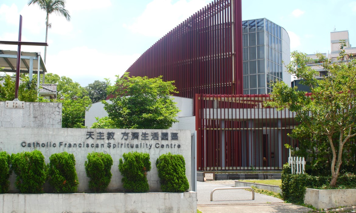 處處皆是光影交織的美，在大溪天主教方濟生活園區，讓焦慮的心情能重歸平靜