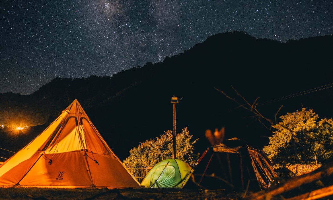 無敵星空下，新竹尖石泰雅農場傳承祖訓，儲備糧食、智慧生火，優先照顧老弱