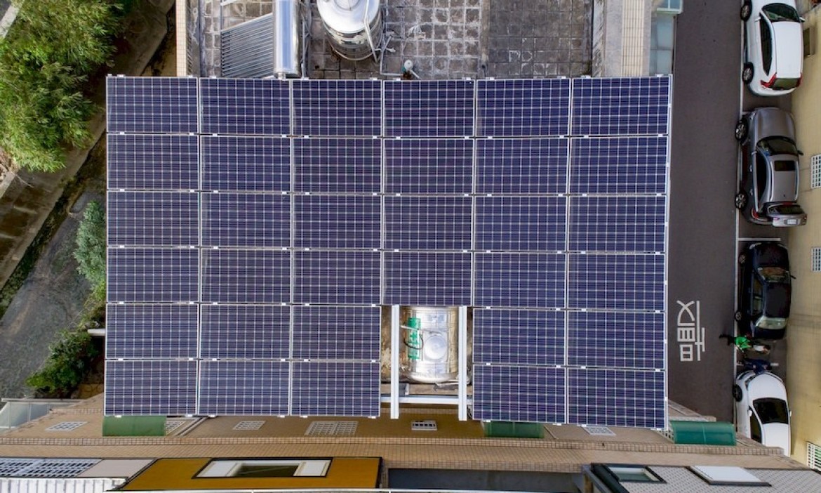 為缺電超前部署，太陽能板公民電廠好處數不清，省錢、節能又防雨防曬