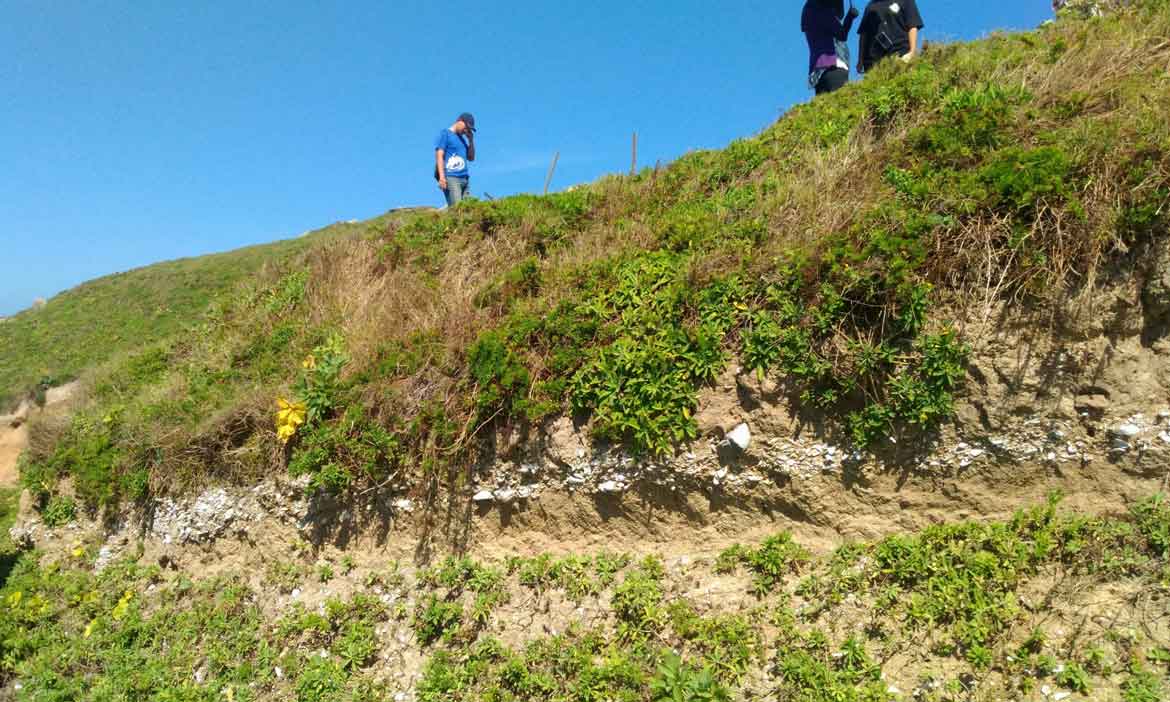 臨海崖邊的考古遺址，馬祖「亮島島尾」獲指定為第11處國定考古遺址
