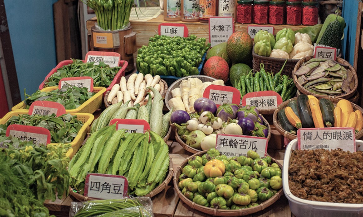 在花蓮用野菜吃出「原」味，怎麼吃、哪裡買？一窺阿美族部落最道地的飲食文化