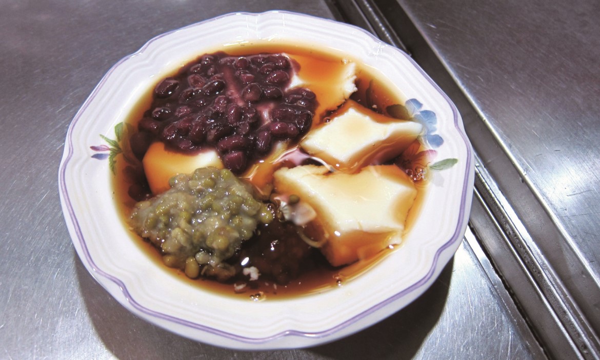 吃豆花時搗碎或不搗碎，即能看出你哪裡人？飲食作家跑遍各地溯源豆花身世