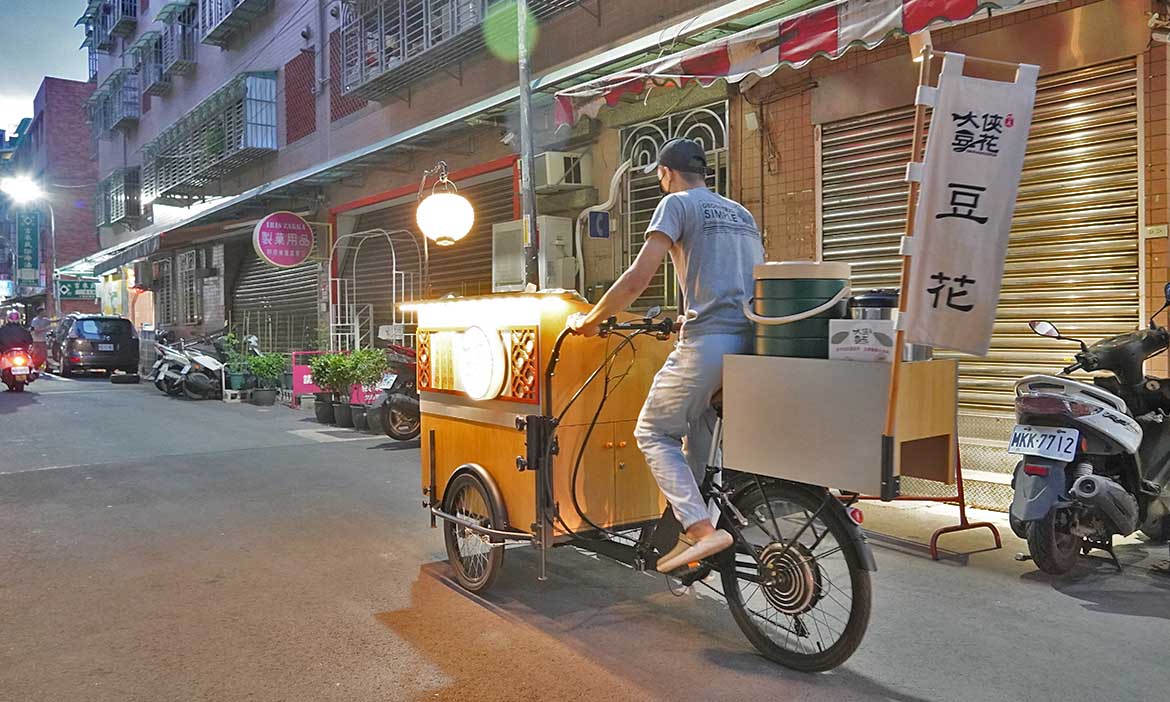 退役國手開一台攤車闖天下，新莊隱藏版美食 大俠豆花滿載俠情故事