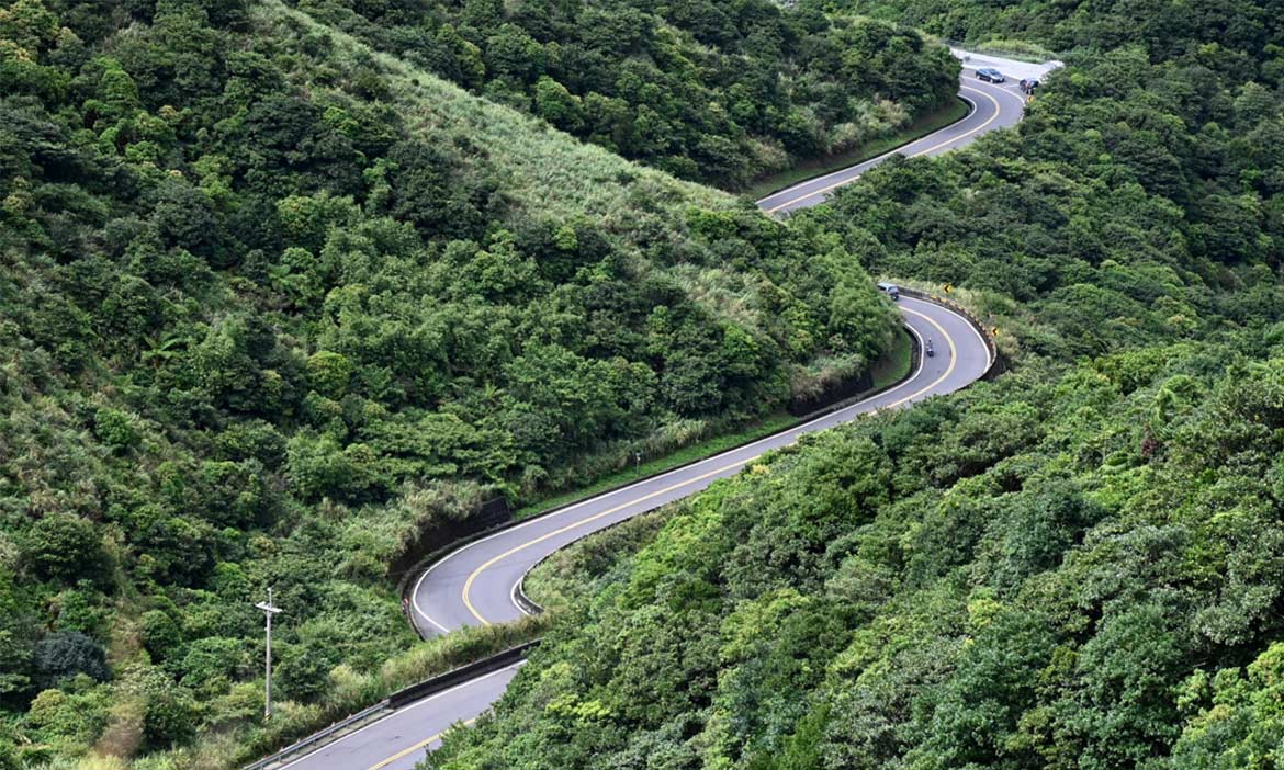 新北最美公路102縣道 360度視野有如電影場景，沿途漫步燦光寮古道、眺望草山