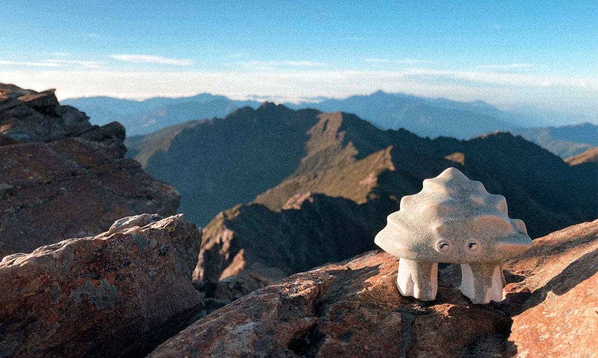 搬進室內的台灣山景 抹茶山、火炎山化身療癒陶作，歡迎來到藝術家倪嘉隆的山獸王國