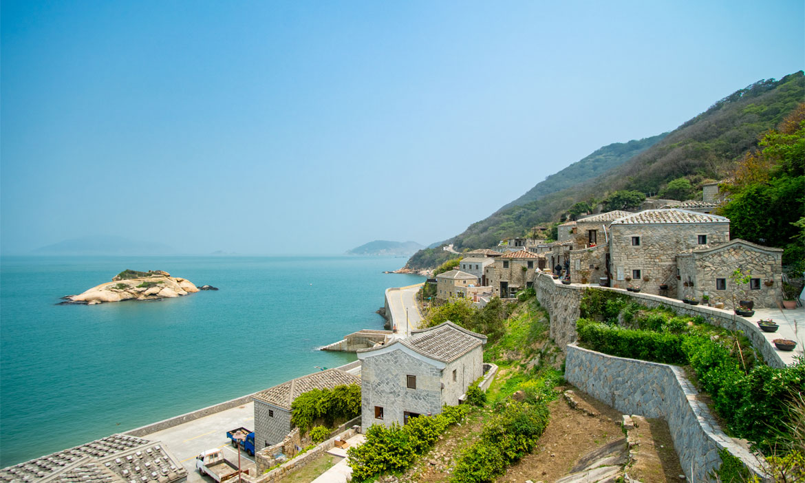 馬祖三天兩夜（上）：登大坵島偶遇梅花鹿嚮導，吃碗老酒麵線坐看北竿芹壁風情