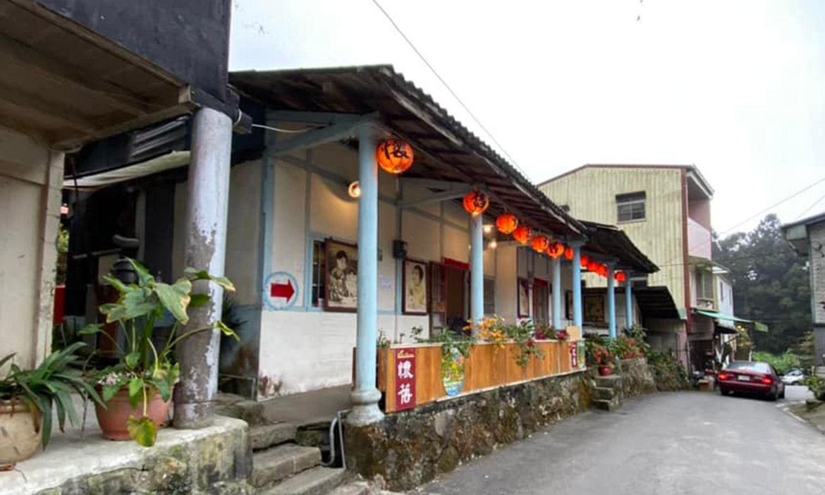 人情味阿里山，在奮起湖吃一份懷舊便當，再往達娜伊谷體驗鄒族嚐自然