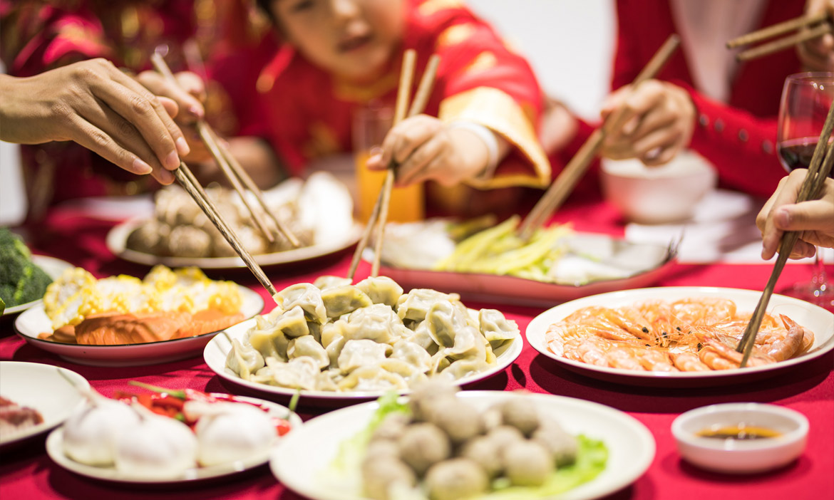 時尚雜誌編輯帶路台北市場、年貨大街，採買食材復刻阿嬤菜式，回味飯菜香串聯的年節記憶