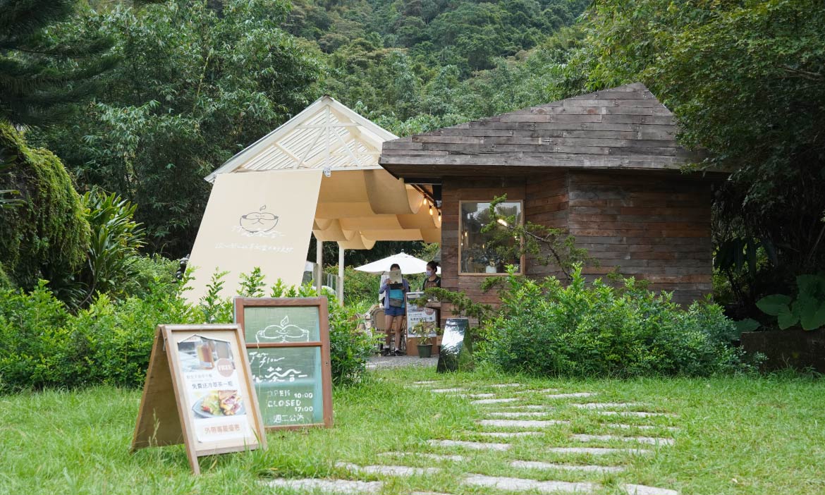 新北坪林秘境餐廳 森林裡的小木屋「心茶合一」，公路旅行歇腳處 享用美味茶品早午餐