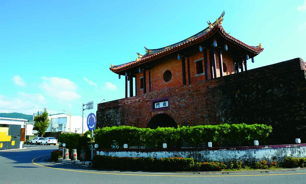 散步老街看建築、聽震撼人心的民謠，造訪恆春半島不只有陽光與沙灘