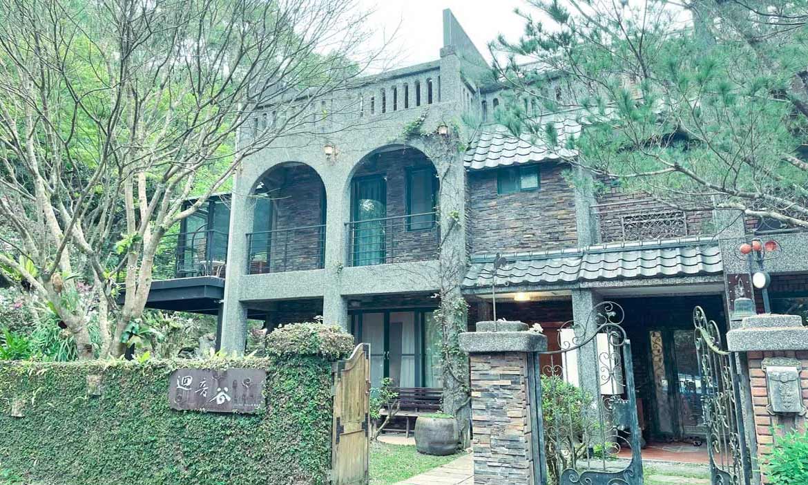 住進被中央山脈包圍的玻璃屋，花蓮迴音谷森林民宿讓人類與森林中的萬物美好共處