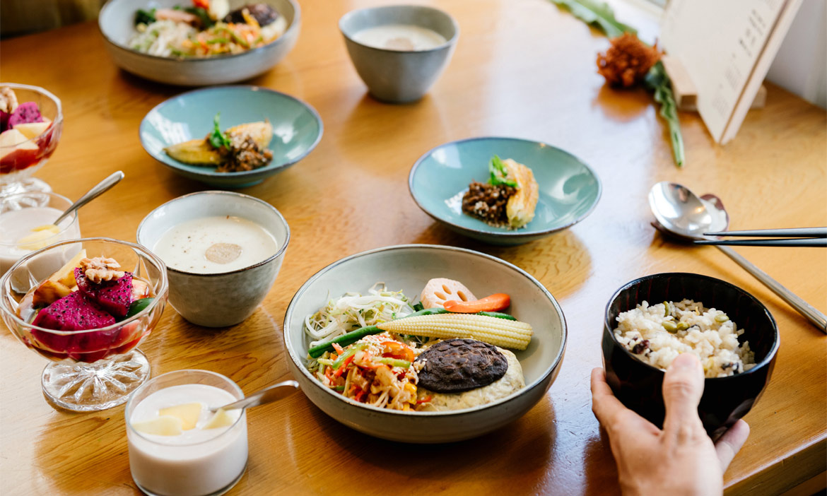台北無菜單蔬食料理「美滿蔬房」，用創意讓美味刻進記憶裡，素食也能有豐潤的滋味