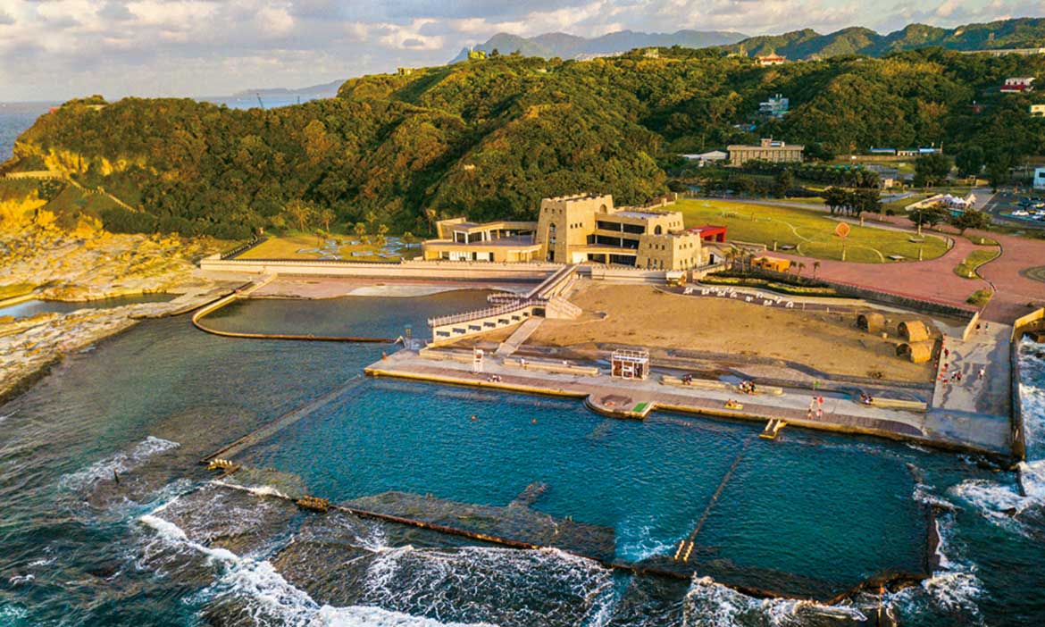 自然系泳池大集合！與山海共「游」，台北、基隆、台東3座特色游泳池精選推薦