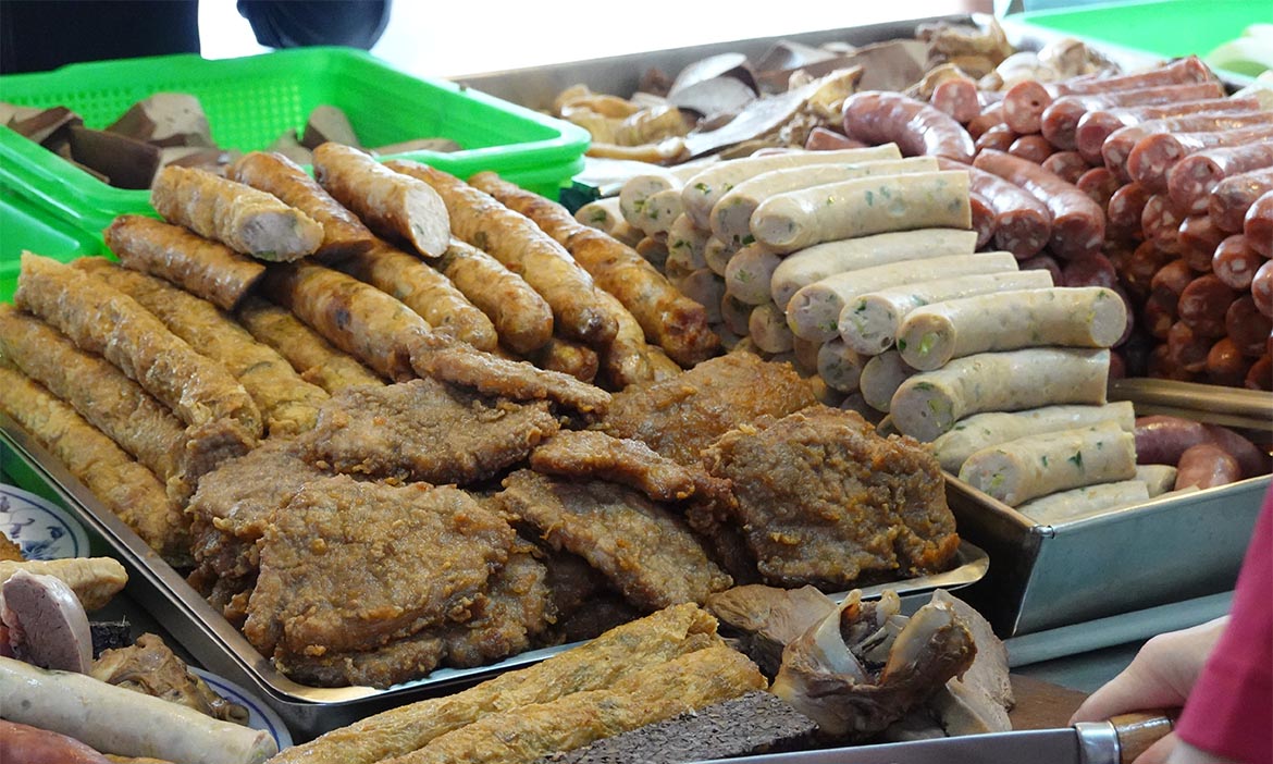 來嘉義切盤魯熟肉，食材華麗任君挑選，一嚐屬於在地人的好滋味