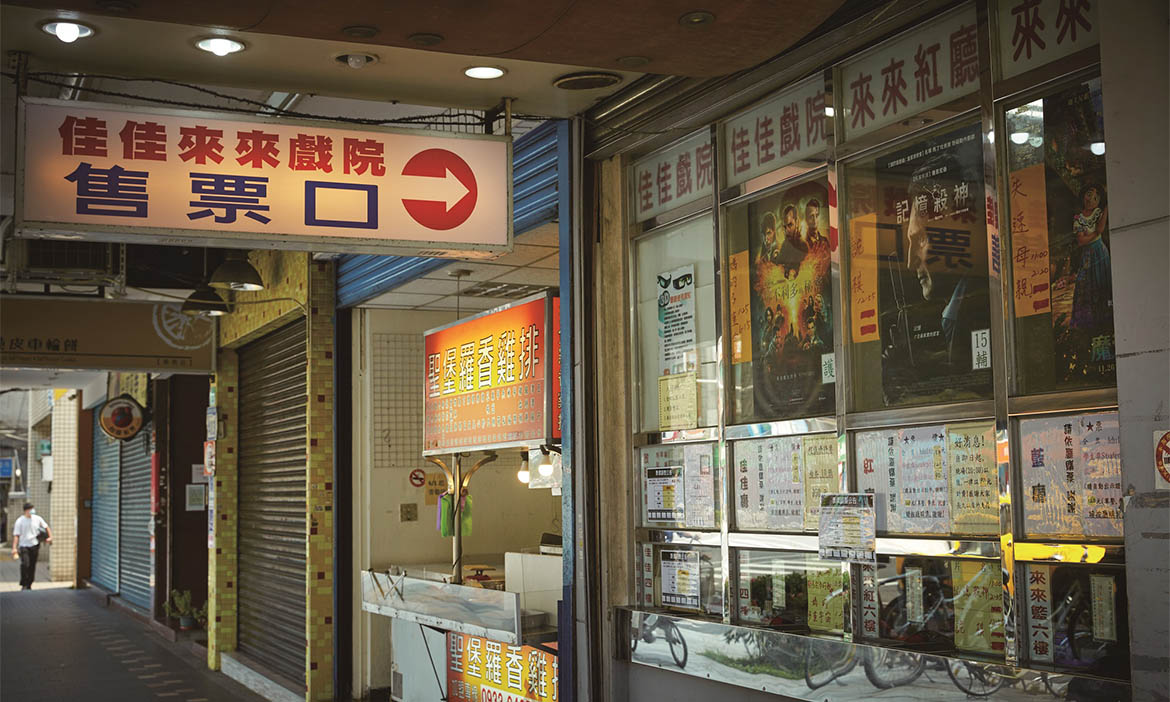 跟著導演漫步台北，造訪老戲院、咖啡館、日式建築，走進城中迷人故事場景
