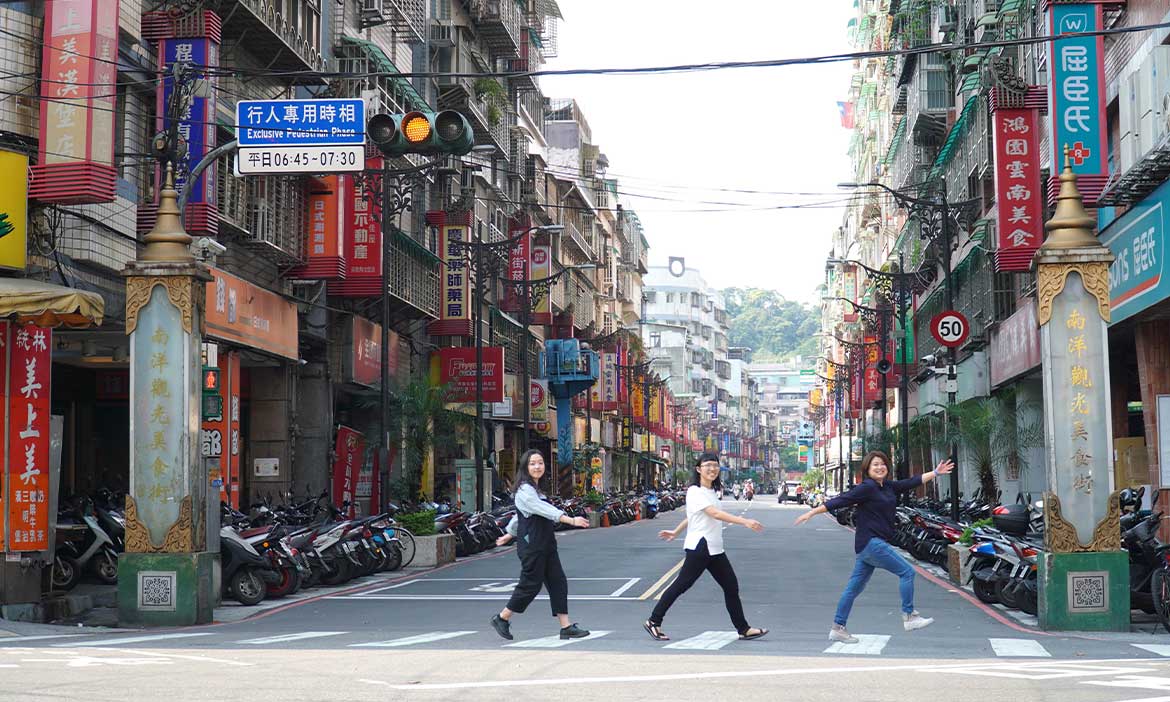 跟著「鳴個喇叭！緬甸街」走讀新北中和華新街，在奶茶與烤餅香的圍繞下探索滇緬文化