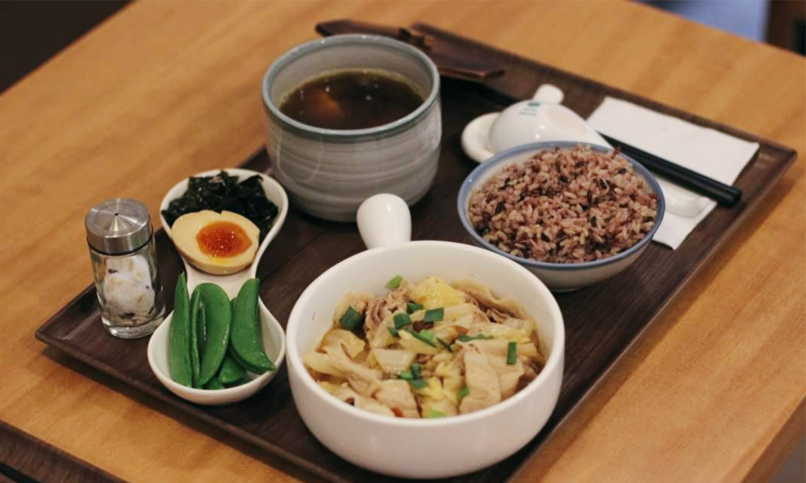 隱身高雄鳥松靜謐社區，「馨窩良行」媽媽味料理讓人暖心窩，綠色飲食裡的耀眼小星星