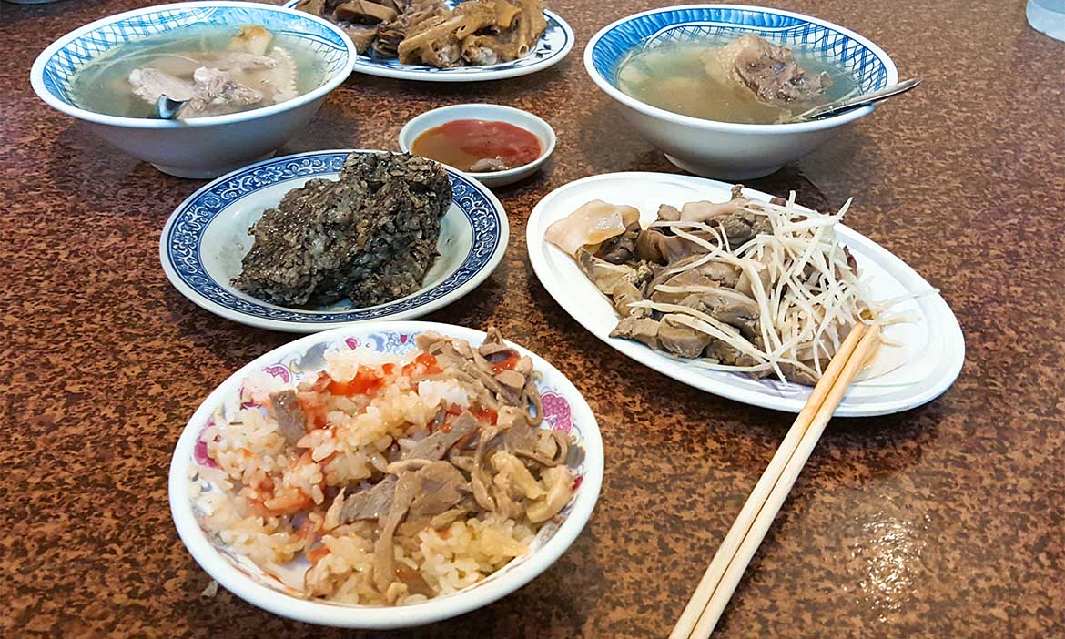 小吃偵探出任務—來雲林北港老受鴨肉飯，吃一碗在地人口中的「回鄉飯」和「濃郁湯」