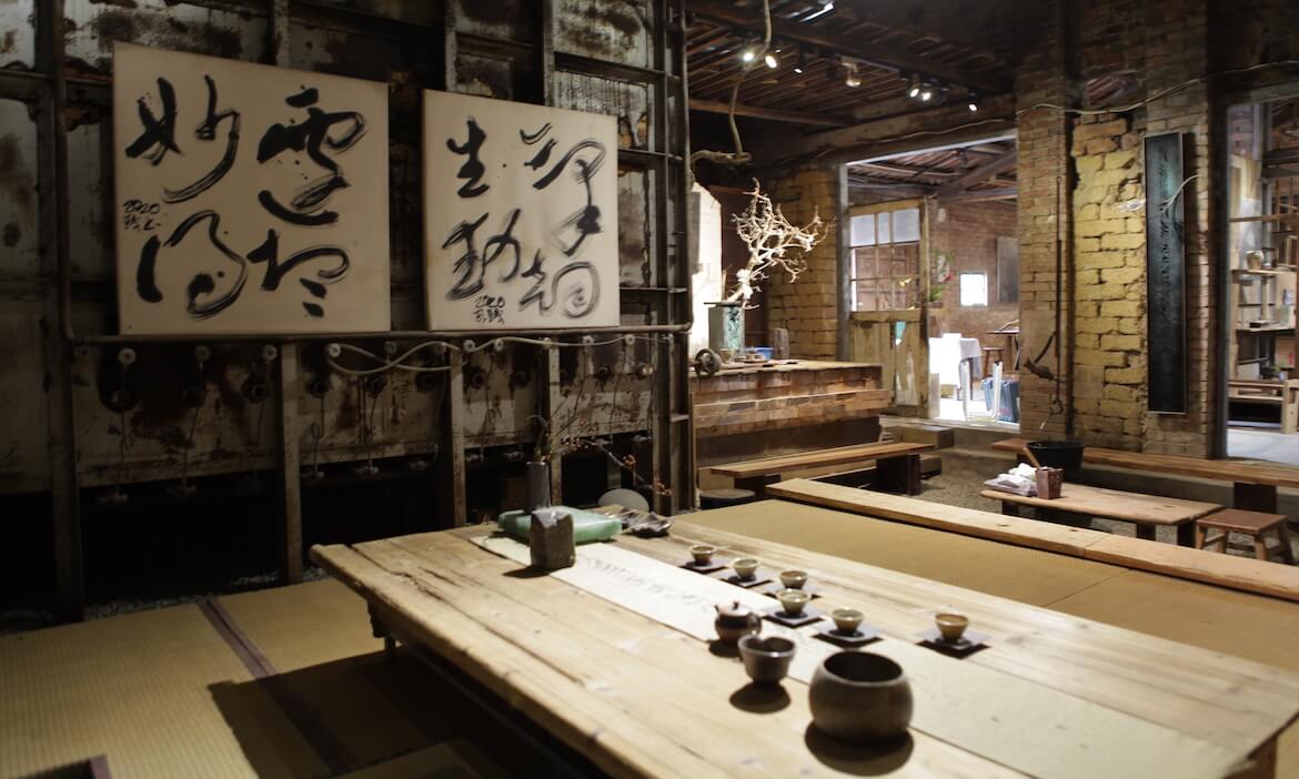 桃園大溪服飾品牌「茶衫」進駐新北鶯歌「夥房」美學空間，慢時尚串連兩地茶金歲月