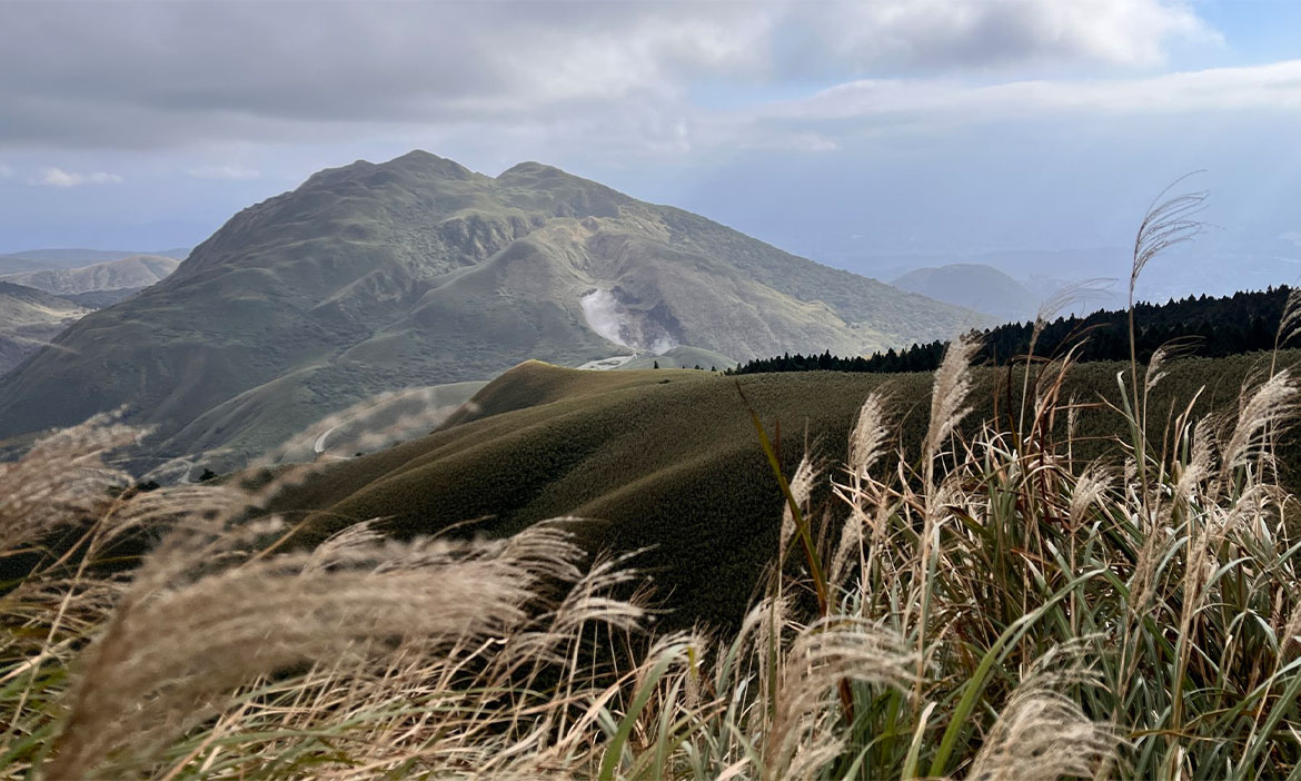 小觀音山O型縱走，翻越層巒抹茶山嶺，朝聖台灣最大的火山口