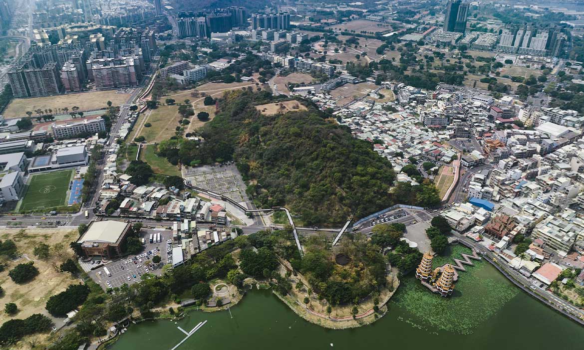 高雄左營見城之道遠眺蓮池潭，穿越300年串連大、小龜山，重現台灣歷史縮影