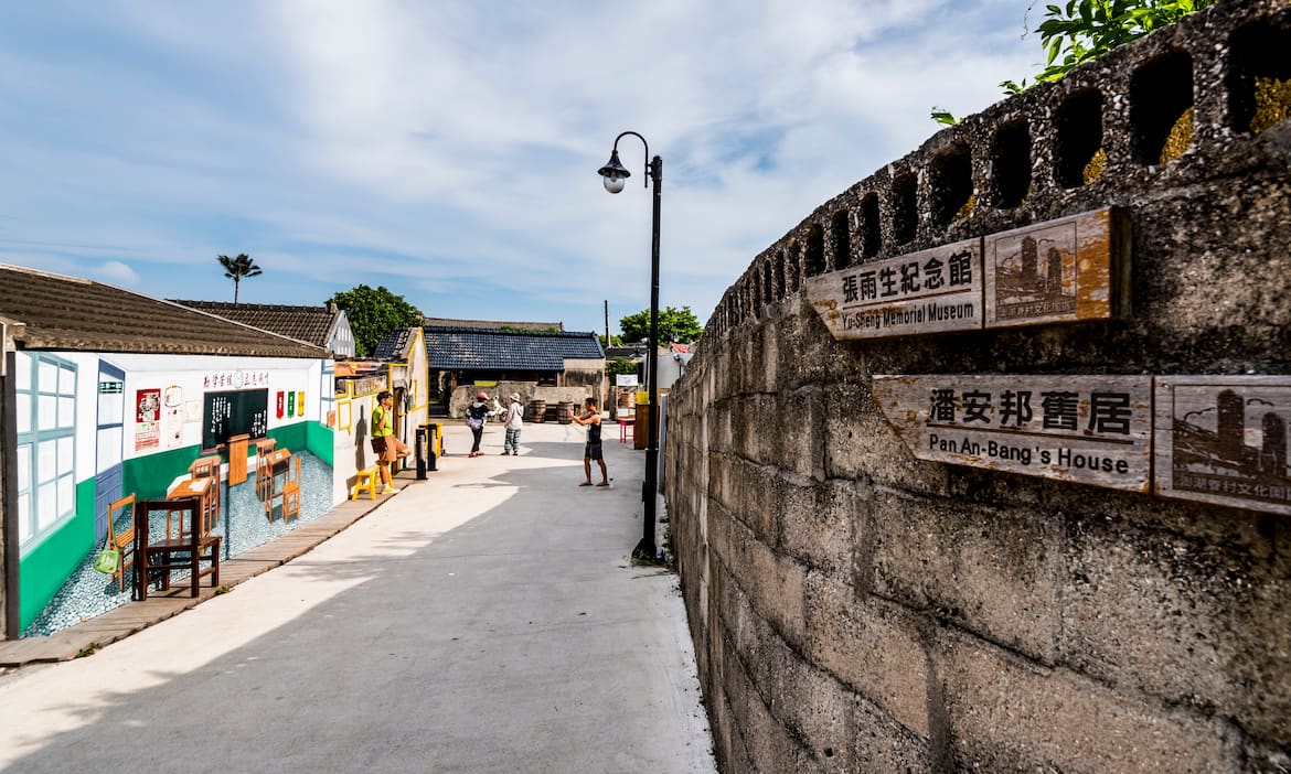 澎湖老宅見新生，篤行十村走進百年和洋建築，南寮聚落古厝裡有海廢春天