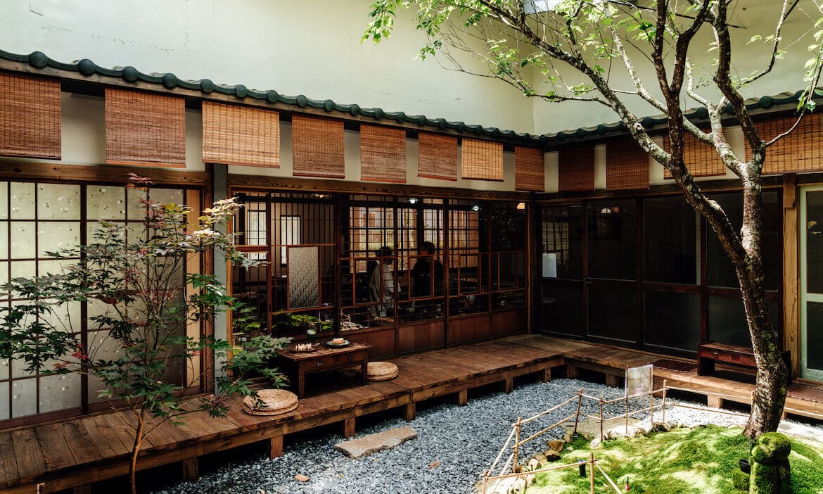 下雨天不無聊！新竹縣9個室內景點推薦，走訪古厝茶廠、咖啡小店、還有柿染體驗