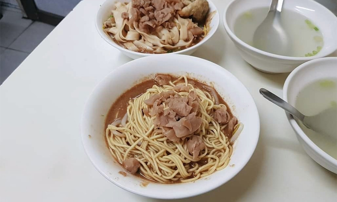 小吃偵探出任務—鑽進屏東夜市安靜小巷，一嚐百年老店「福記餛飩」的低調好味道