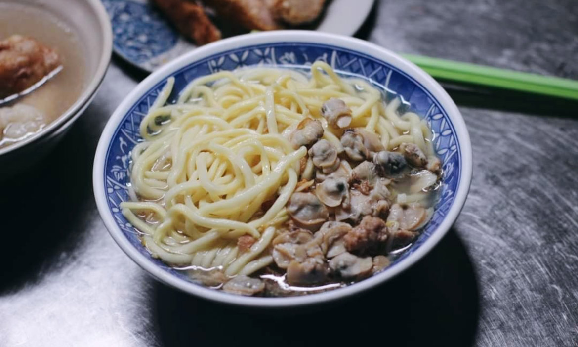 小吃偵探出任務—來彰化「榮輝蛤仔麵」，吃碗在地奇趣美食俱樂部成員之一的鮮甜滋味