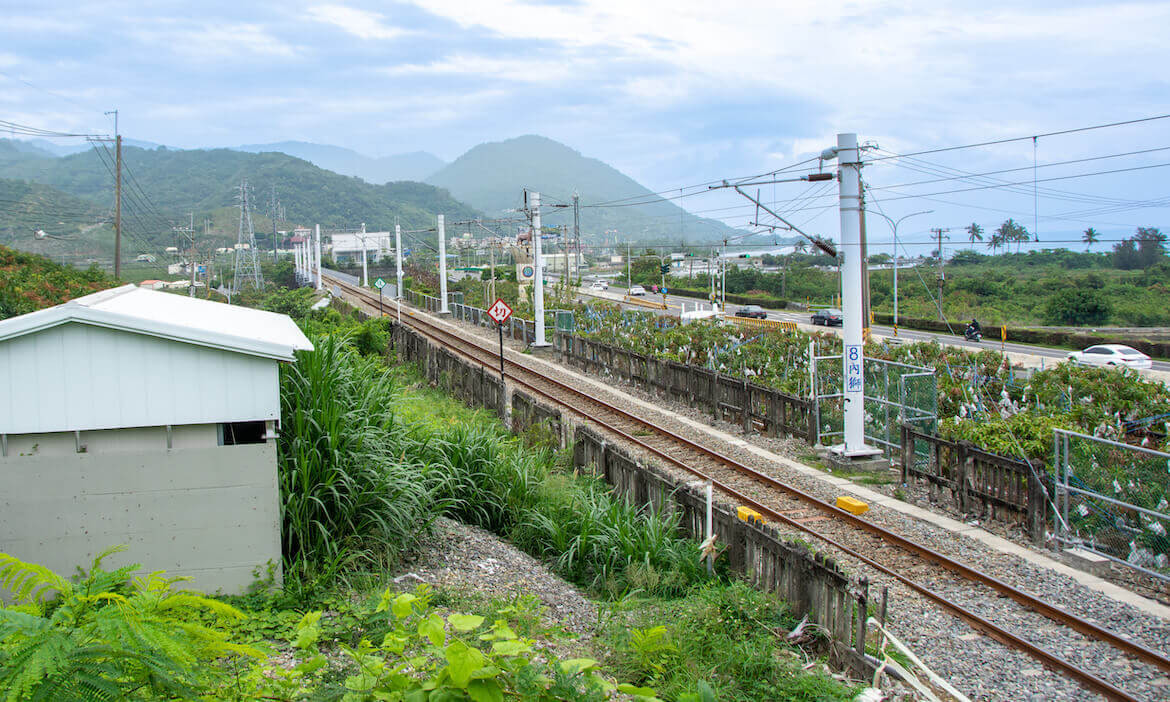 南迴鐵路上「最大的小站」，探訪屏東枋山加祿車站與嘉和遮體，寧靜迷人的軍事氣息