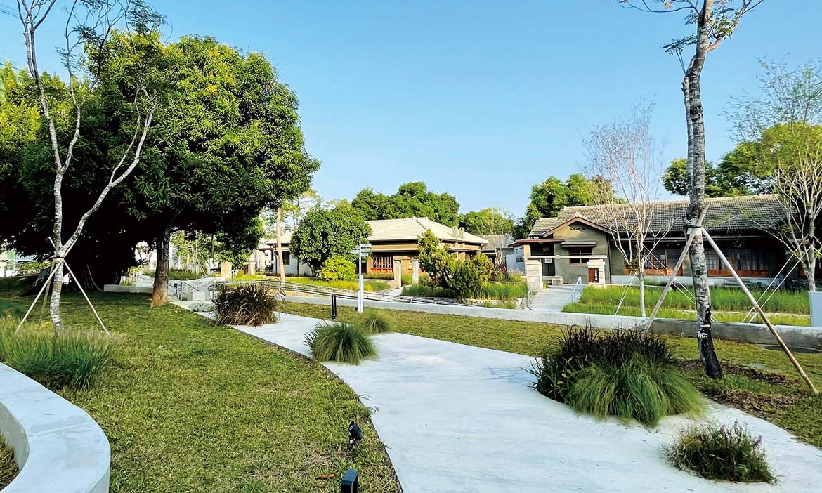 台南水交社文化園區 一座與眷村建築遺跡共生的自然系公園，在荒野美學裡散步