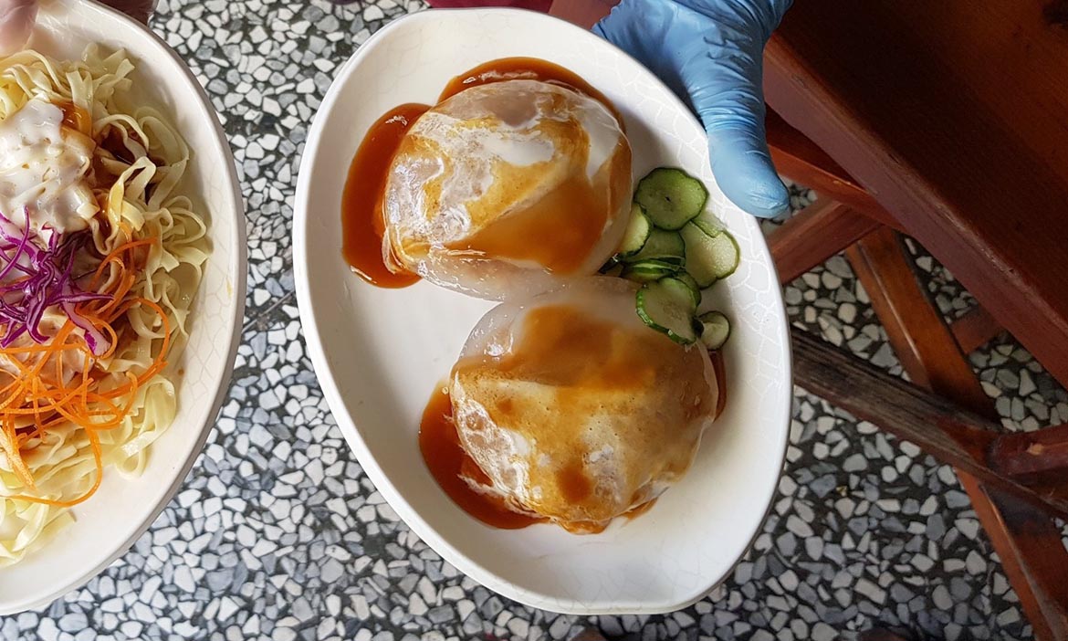 小吃偵探出任務—肉圓不只是北炸南蒸，到訪嘉義老店「南門涼肉圓」，咬一口冰涼Q彈