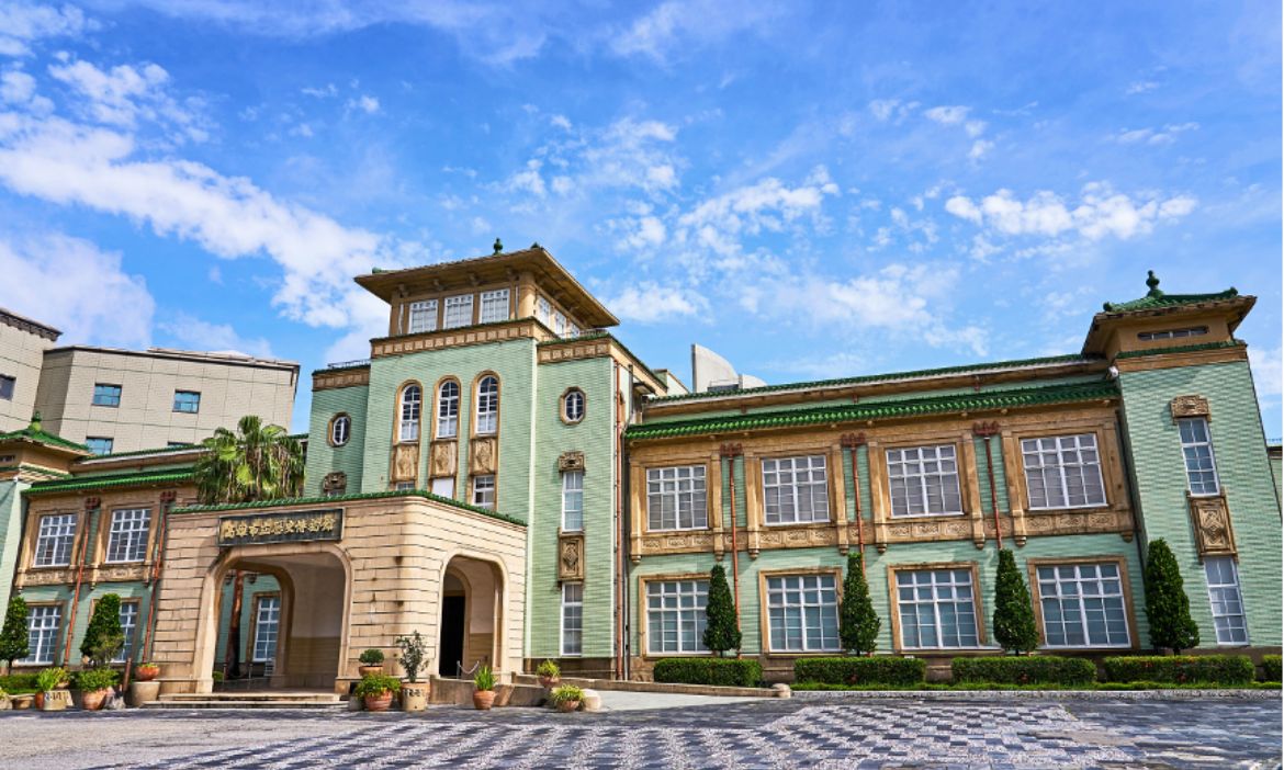 高雄市立歷史博物館  將高雄縮影在帝冠式建築裡