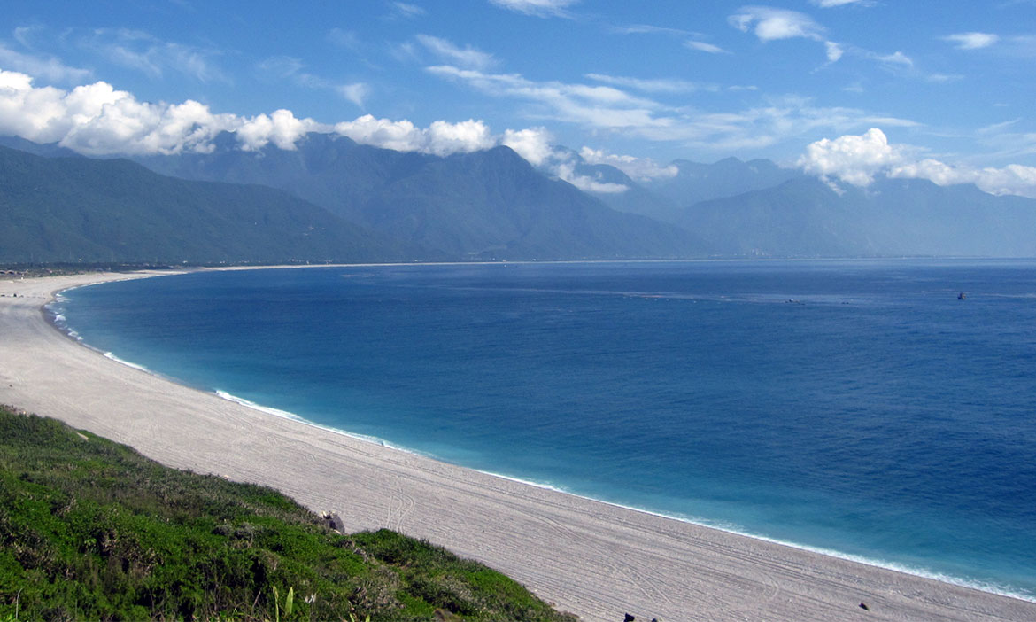 花蓮市小旅行｜在盛夏的城內跳點慢遊，有老派、有時髦也不忘看海踏浪