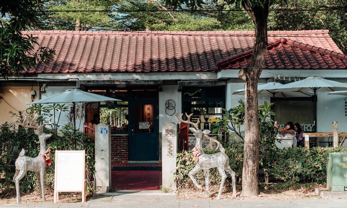 南投市住一晚吃兩天｜傳統市場尋小吃 入住中興新村老宿舍，飽足版療癒提案