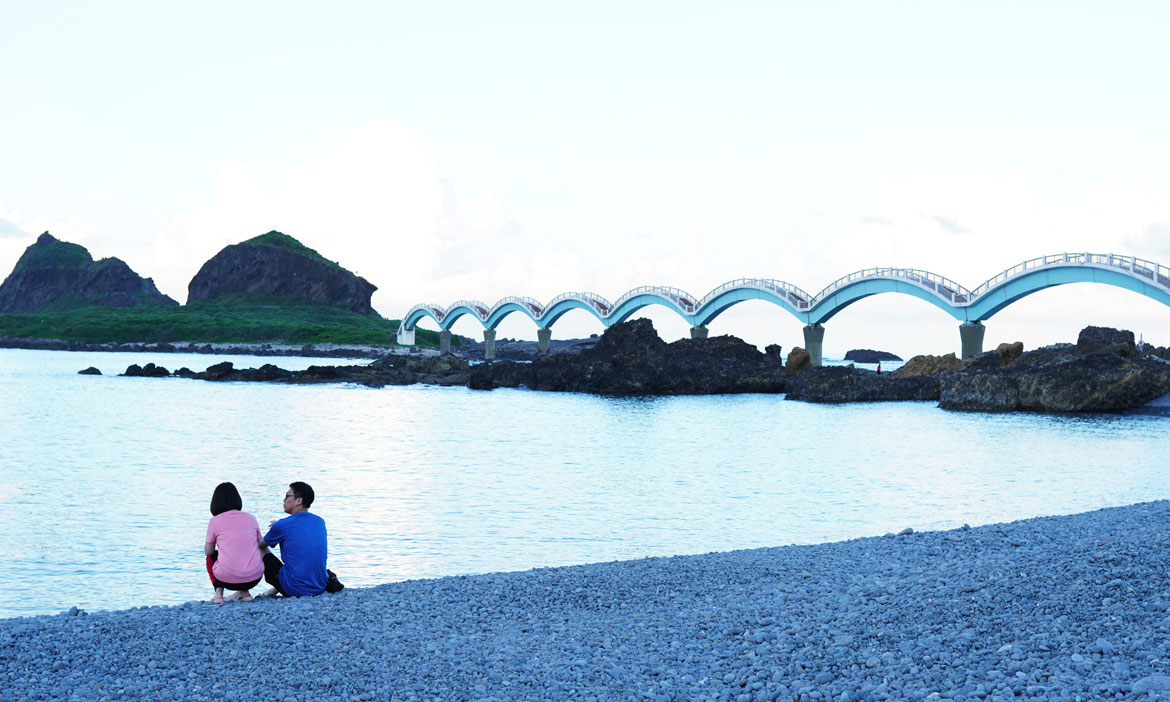 回到台東成功的東海岸時光，看海濱公園、三仙台搭太平洋，日出到日落都美